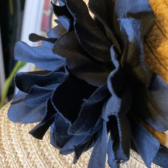 Wide Brim Natural Floppy Sun Hat with Black Ribbon & Flower Design One Size - Picture 6 of 8